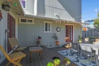 Coastal Charm: Ocean Views, Hot Tub, Fire Pit Near Tide Pools, Surfing, & SFO Hotels in Moss Beach