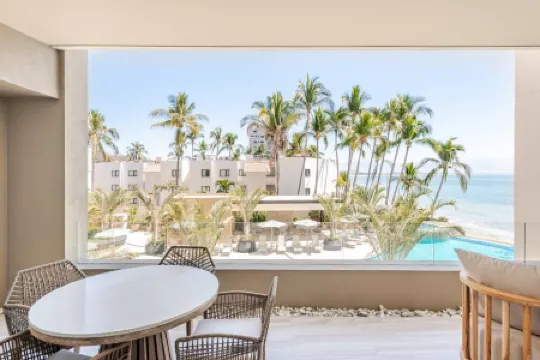 New beachfront condo with pool and ocean views in welcoming Bucerías