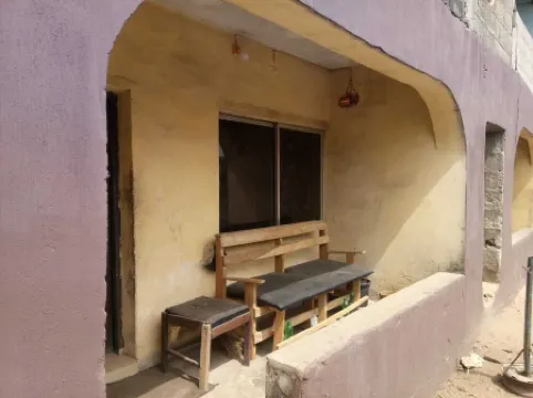 ..spare room 5 mins from wethal owerri