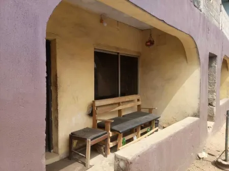 ..spare room 5 mins from wethal owerri