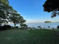 Charming 3-bedroom cottage in Westerly footsteps from the water