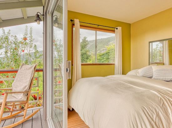 Charming 2-bedroom apartment on  beautiful farm in Honaunau with WiFi