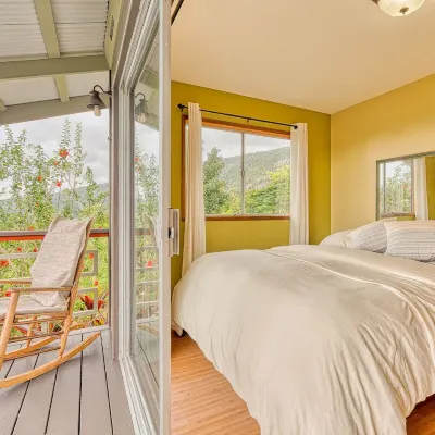 Charming 2-bedroom apartment on  beautiful farm in Honaunau with WiFi Hotels near Captain James Cook Monument