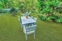 Shelter Island Spacious Getaway with Cozy Fireplace