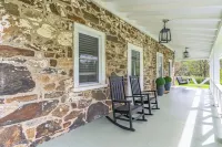 Spacious 5-bedroom farmhouse near Coatesville