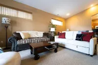 Elk on the Nine - Stay Near Route 66, Grand Canyon, Golf, and The Polar Express!