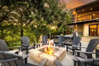 Luxury Riverfront Villa with Firepit & Gameroom! Các khách sạn ở Canyon Lake