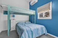 Charming 1-bedroom apartment with AC, 3 minute walk to beach, and new hot tub Hotels in Westbrook