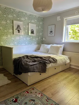 Lakeview spacious family home Hotels in Trollhattan