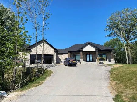 North Muskoka Lake Front 5 Bdrm Newly Built Cottage luxurious Modern Amenities.