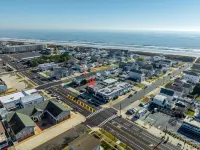 Couples retreat + Pets OK! Center of Town: Unit #2