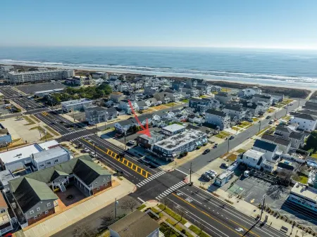 Couples retreat + Pets OK! Center of Town: Unit #2