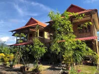 Mountain View House 120sqm 2 separate apartmnts car park spring water fiber WIFI