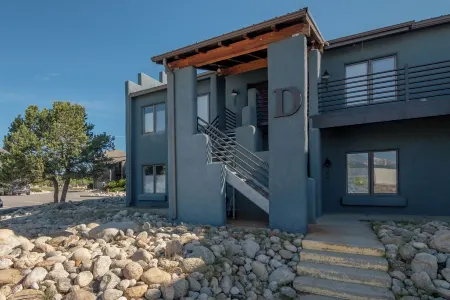 Downtown condo with Mt. Princeton view Отели рядом с достопримечательностью «Elephant Rock campground»