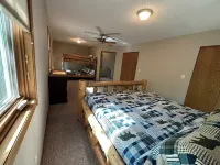 Huge Lakefront 3bd + Loft + 2 Kitchen Cabin on Recreational Bay Lake- Game Room