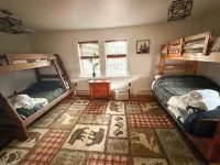 Charming 2-bedroom cabin in welcoming Chestertown with Lake Views and WiFi