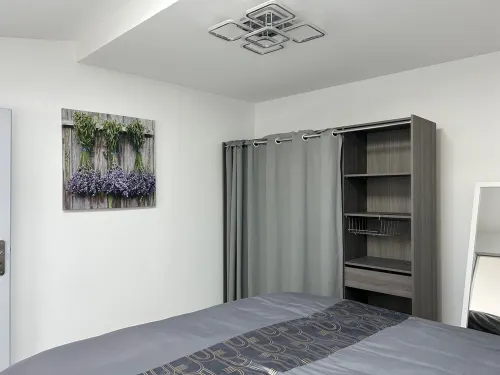 Chateau apartment, quiet location close to tourist attractions. Dogs welcome Hotels in Alzonne