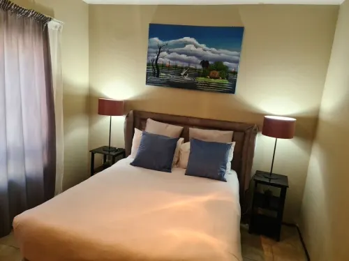 The Retreat, Midrand: - Cozy 2Bed 2Bath Unit. Clean and Family friendly house