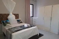 The Little Cave, Charming 2-bedroom apartment in marvelous Livingstone with WiFi Hotels in 