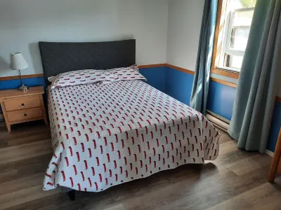 One bedroom, close to everything.... trout lake north bay Hoteles cerca de Nipissing University