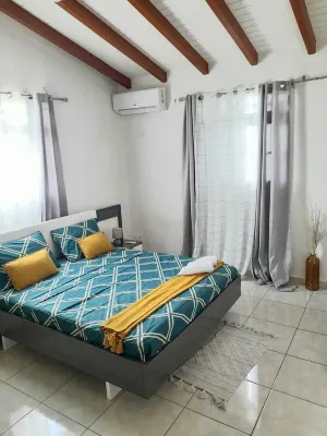 Modern, bright house with garden, Wi-Fi and parking - family or telecommuting Hotels in Douville