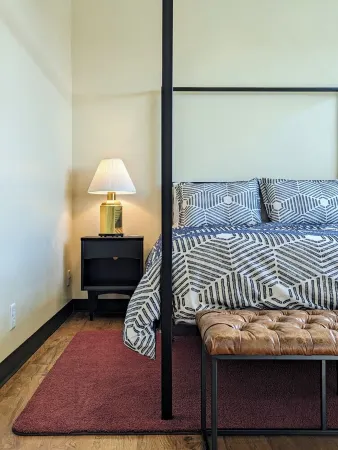 Huron's Hidden Gem: 1 Bedroom Oasis with amenities Отели в г. Гурон