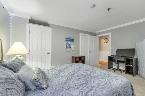 Spacious Lake View Laconia Apt Near Weirs Beach\  Pool  \ Restaurants