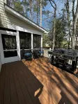 Charming 3-bedroom house with Screened deck, Community Bay/Pool Access and more!