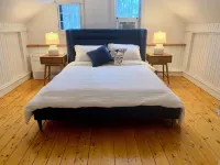 Charming 2-bedroom cottage on private 4 acres with modern amenities