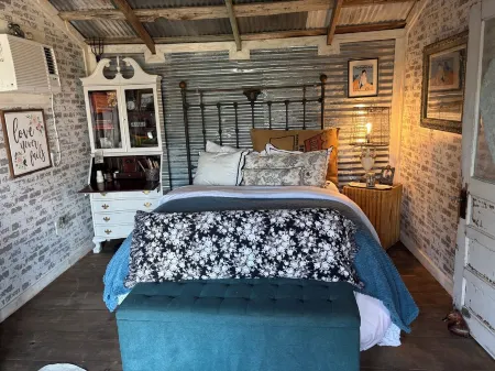 Country Retreat with Separate spaces for everyone!