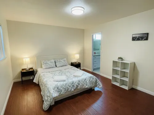 Entire house/4 bedrooms/10 people/2bath/TV/central AC Hotels in Fontana