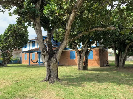 Manguinhos Mansion, a nature retreat in front of the sea