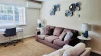Stylish & Cozy 1BR Retreat Perfect for Work & Travel Prime Location!