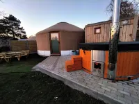 L'olivier is a magnificent yurt just a 10-minute walk from Pairi Daiza. 住宿飯店