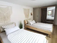 Garden view apartment with pool and children's playground Hotels in Dippoldiswalde