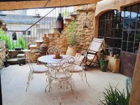 A L'ombre des Dentelles Maison du 13ème Siècle Entièrement Restaurée Hotels in Sarrians