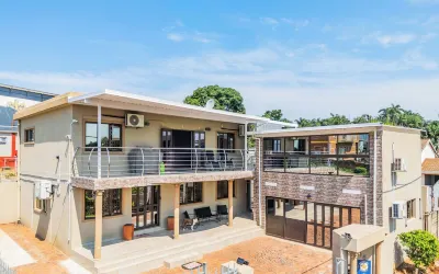 4-bedroom  house in charming Durban North with WiFi, AC. Start your vacation now Các khách sạn gần Umhlanga Scuba