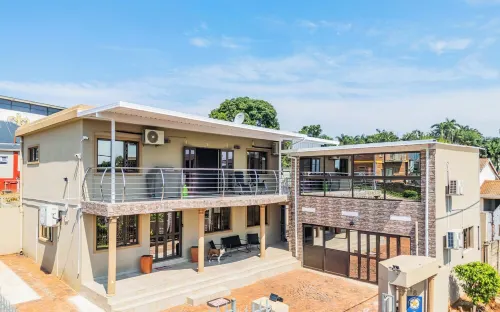 4-bedroom  house in charming Durban North with WiFi, AC. Start your vacation now