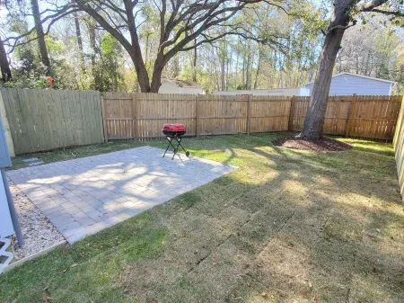 Cozy cottage in enjoyable Murrells Inlet with WiFi, AC