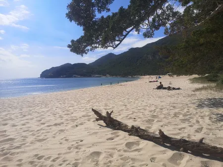 4 suites, pool, direct beach access, Casa Rio/Dora by Sesimbra Sun Sea