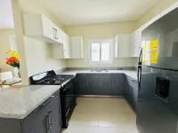 Relaxing seashore home with AC &WiFi in Lovely Lucea-btw MoBay & Negril-30 Mins