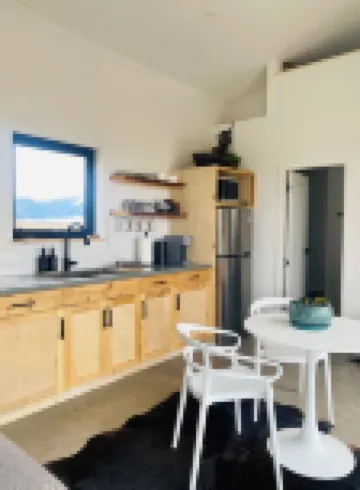 Serene cabin 3 with AC in charming Paradise valley with stunning views