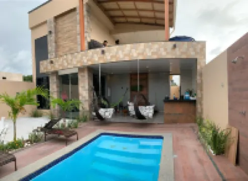 This beautiful and cozy house is located 800 meters from Atalaia beach.