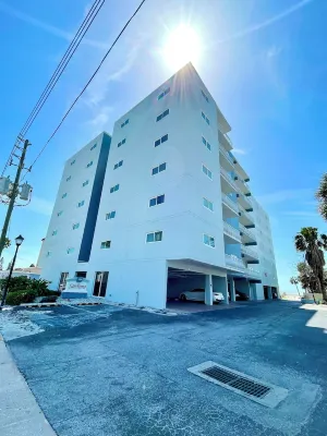 Beachfront Getaway Stunning Condo w/ Ocean Views