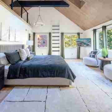 NEW-Stowecation-Lux 5bd-Hot Tub-Sauna-Game Room Rooms