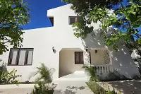 Charming 3-bedroom villa with stunning views Hotels in Matividiri