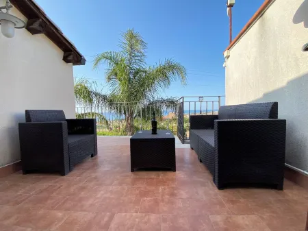 Charming 3-bedroom villa with WiFi and AC in beautiful Campofelice di Roccella