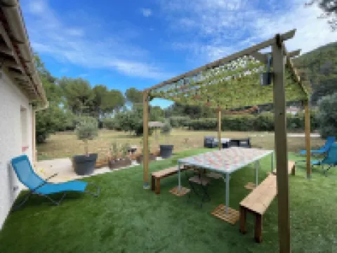 un Séjour de Charme à Gémenos, Niché au Cœur de la Provence Hotels in Gemenos