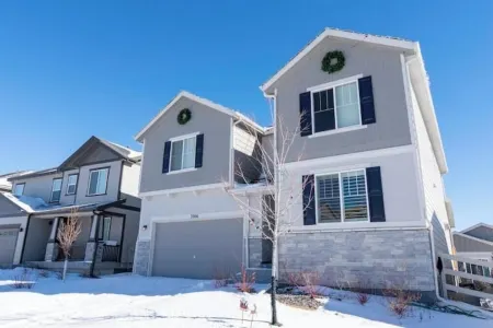 Upgraded Cozy, Spacious Family Friendly Home