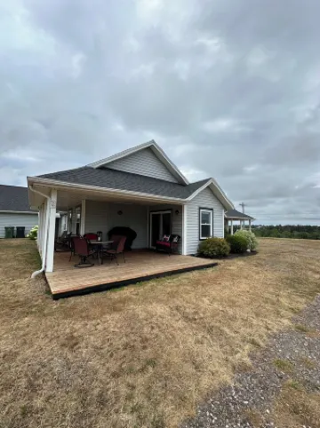 Golf, Beach & Great Local Eats! This condo unit is minutes is away from it all.